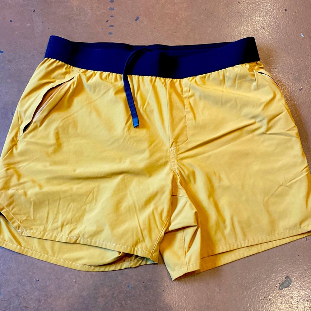 Mens ten thousand shorts medium